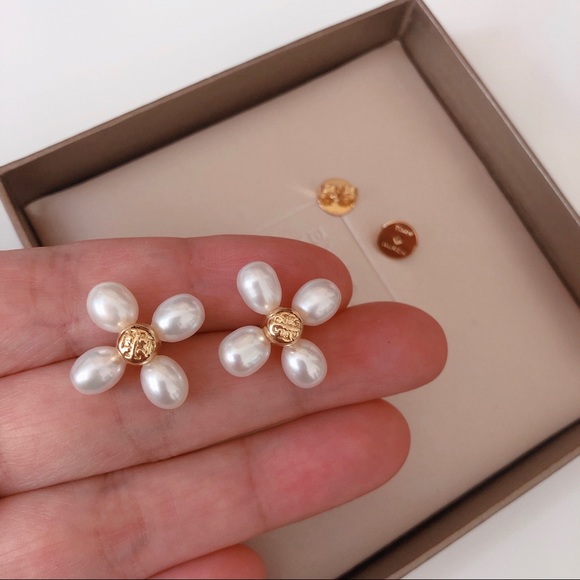 TORY BURCH PEARL EARRING - Picture 3 of 6
